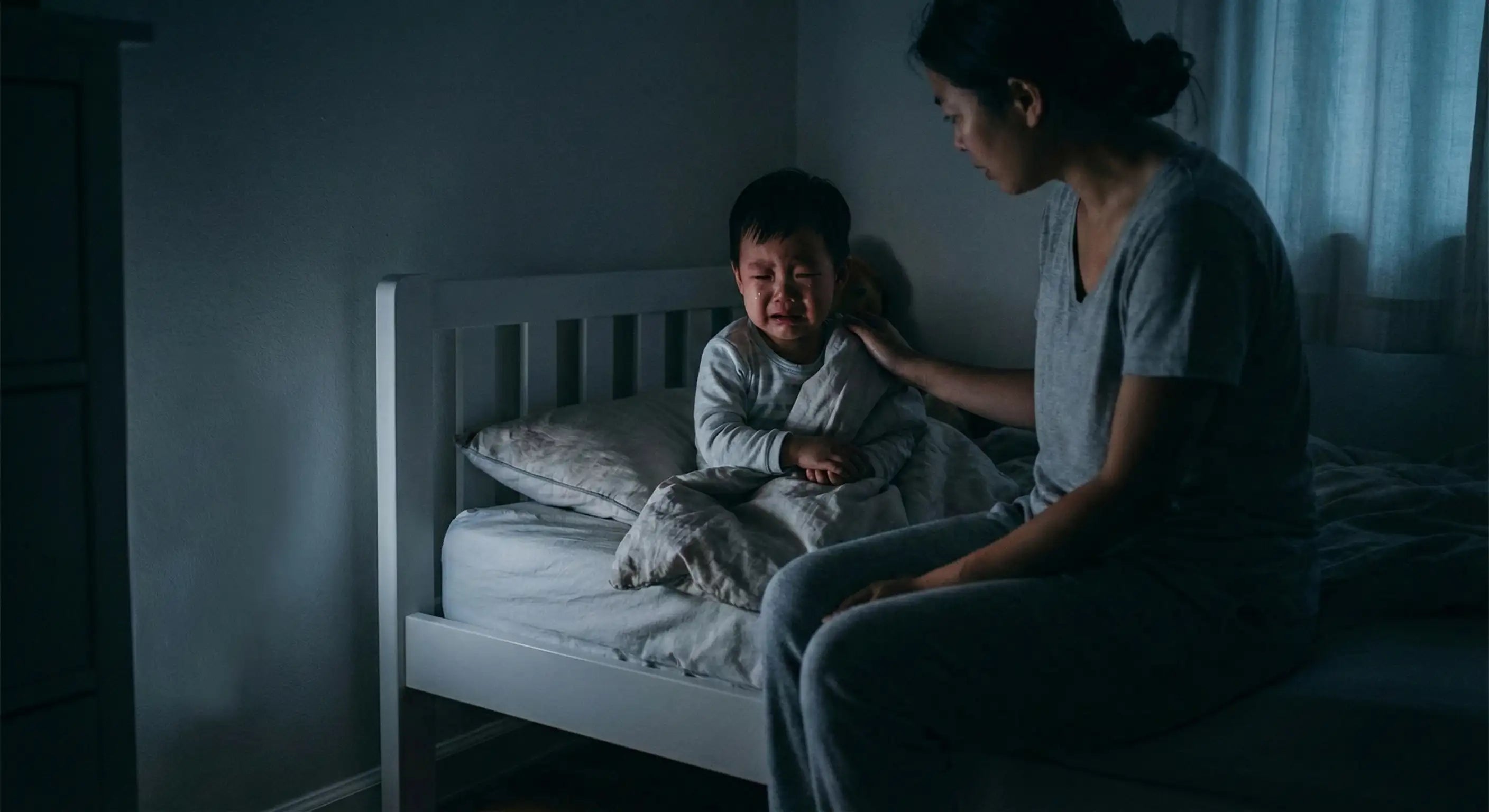 Mon enfant a peur du noir : que faire ? Le guide complet.